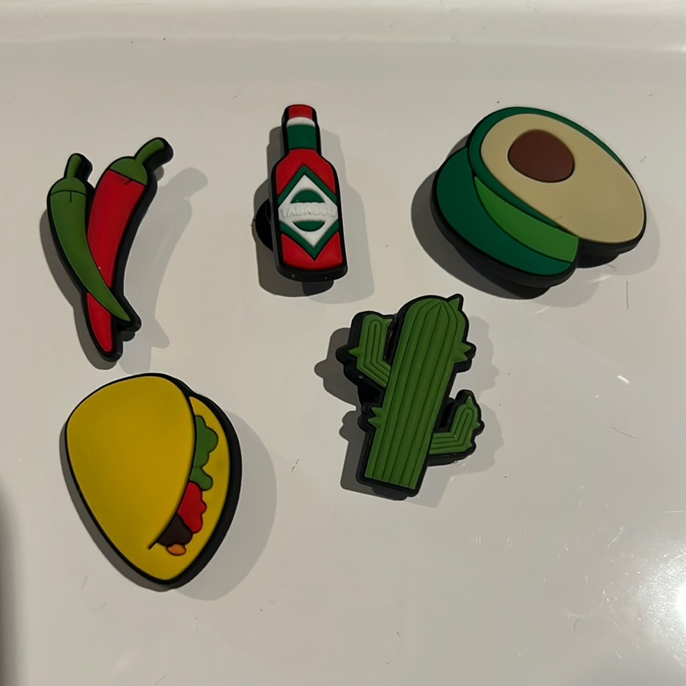 Five fun Croc charms representing Latin culture available 🎉